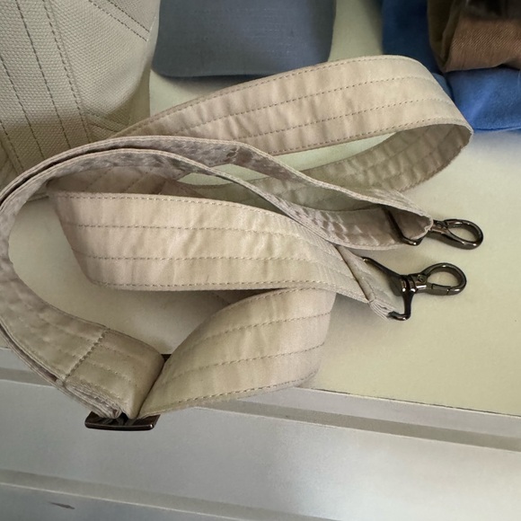 Lug Dory Medium Matte Luxe Crossbody Tote Handles Pebble Rainbow Stitch - Picture 14 of 16